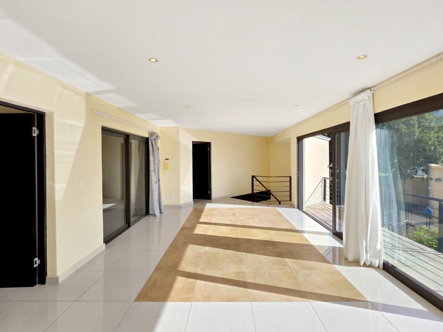 To Let 4 Bedroom Property for Rent in Oranjezicht Western Cape